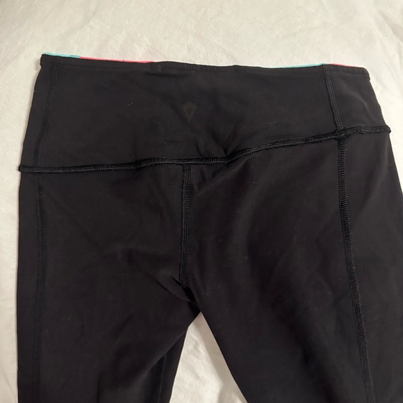 2 IVIVVA LULULEMON GIRLS REVERSIBLE LEGGINGS - Picture 2 of 5